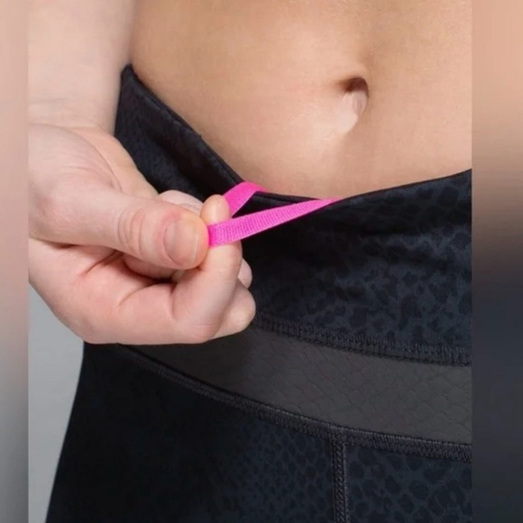 Lululemon Light Speed Tight Full-On Luxtreme
Desert Snake/Deep‎ Coal - Picture 12 of 12